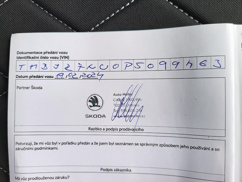 Škoda Karoq 1.5 TSI 110kW DSG SPORTLINE - fotka 45 z 48
