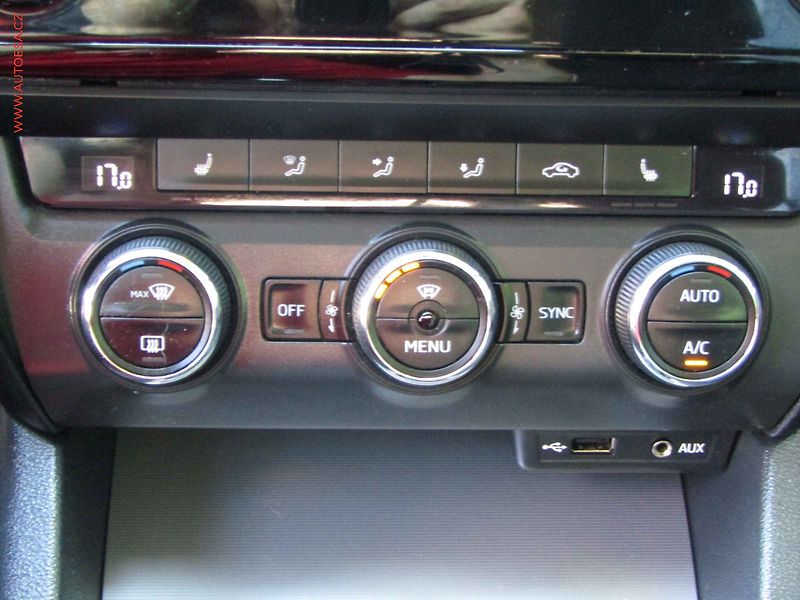 Škoda Octavia (2015) 1.6 TDi, ČR, AC, TZ, park - fotka 14 z 21