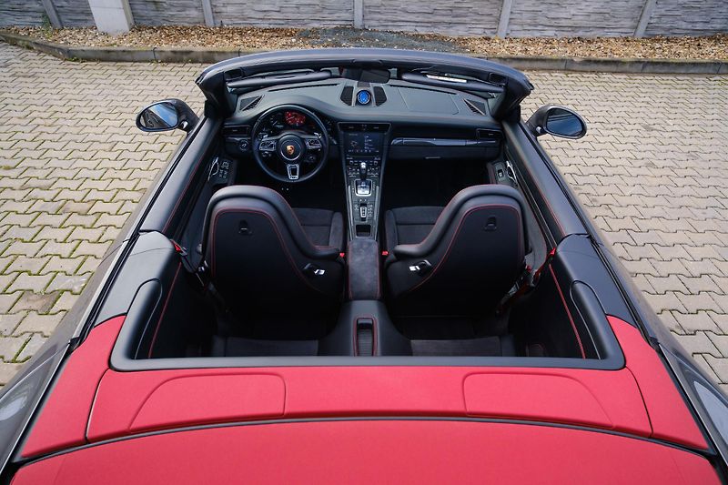 Porsche 911 Carrera 4 GTS Lift 331kWCabrio - fotka 34 z 52