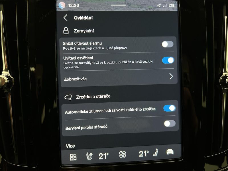 Volvo V90 B4 MOMENTUM AUT  - fotka 36 z 44
