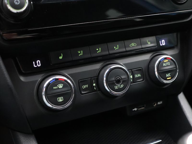 Škoda Octavia 2,0 TDI 135kW RS CR Aut.klima - fotka 20 z 28
