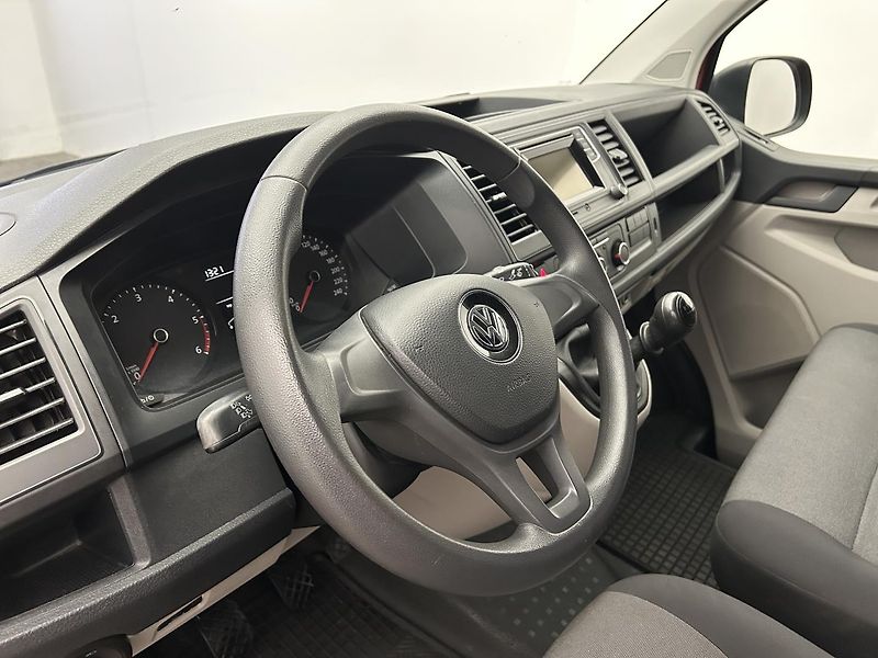 Volkswagen Transporter 2.0 TDI - fotka 9 z 23