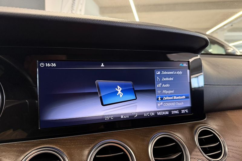 Mercedes-Benz Třídy E (2018) E 200d Exclusive - fotka 93 z 103