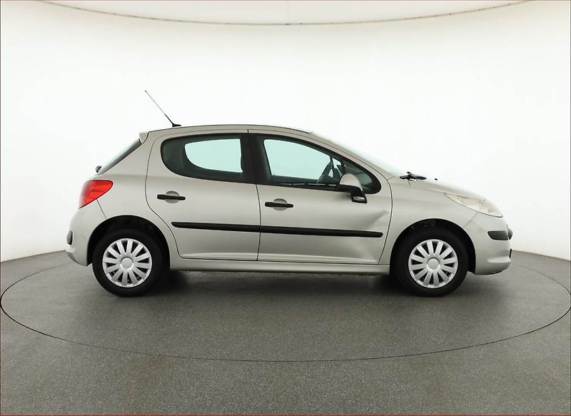 Peugeot 207 (2006) 1.4, v provozu - fotka 6 z 12