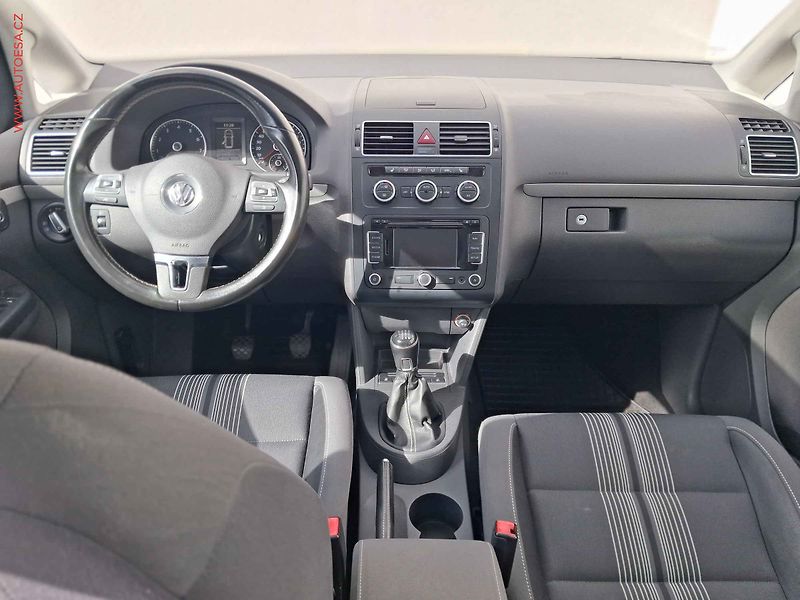 Volkswagen Touran (2012) 1.4 TSi, Match, navi, panor - fotka 8 z 18