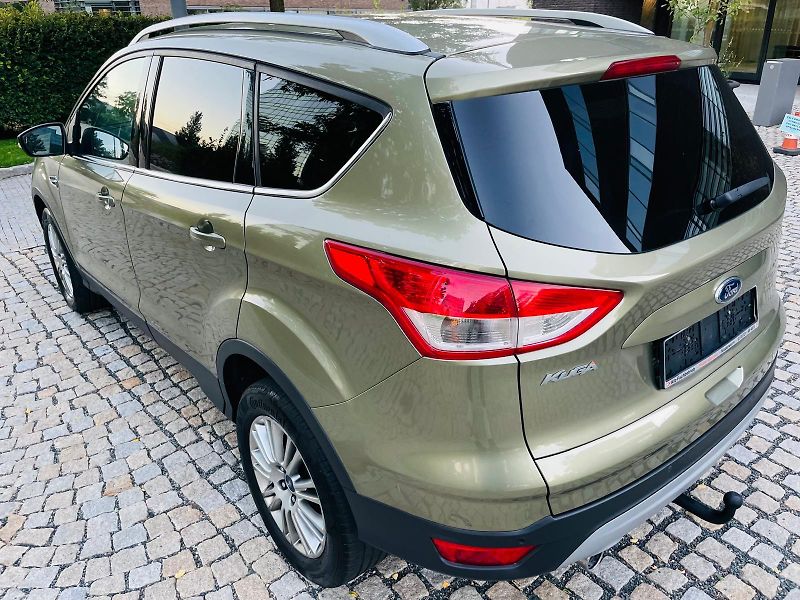 Ford Kuga 2.0TDCi 4x4 MAN TAŽNÉ 1MAJITEL - fotka 18 z 47