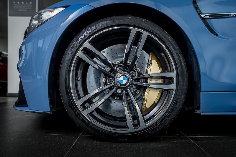 BMW M4 Coupe/Merino/Ceramic/Carbon - fotka 17 z 20