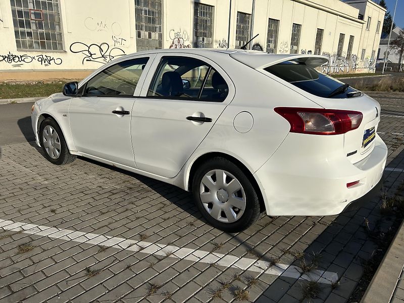 Mitsubishi Lancer 1.6 i MIVEC Sportback - fotka 7 z 39