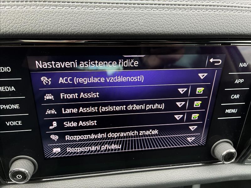 Škoda Kodiaq 2,0 TDI 4X4 147 KW TAŽNÉ PANO - fotka 27 z 36
