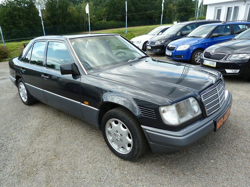 Mercedes-Benz 124 250 D - fotka 3 z 29