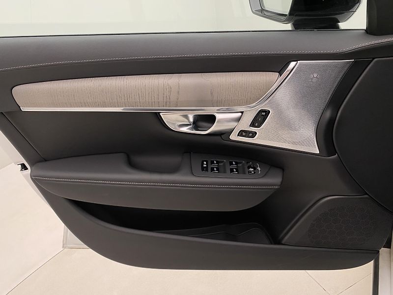 Volvo V90 T8 AWD RECHARGE DARK ULTRA CZ - fotka 7 z 69