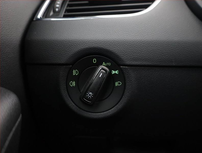 Škoda Octavia (2018) 2.0 TDI, Automat, Tempomat - fotka 15 z 19