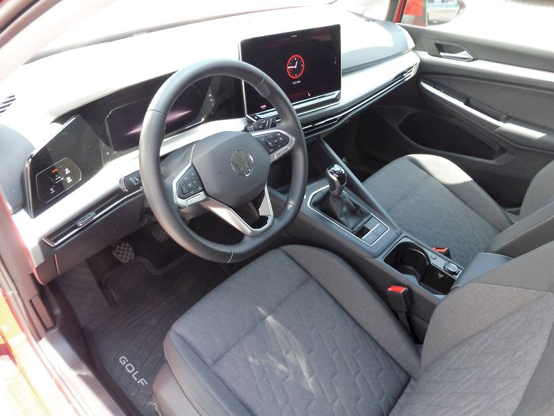 Volkswagen Golf (2025) People 1,5 TSI 85kW - fotka 6 z 26