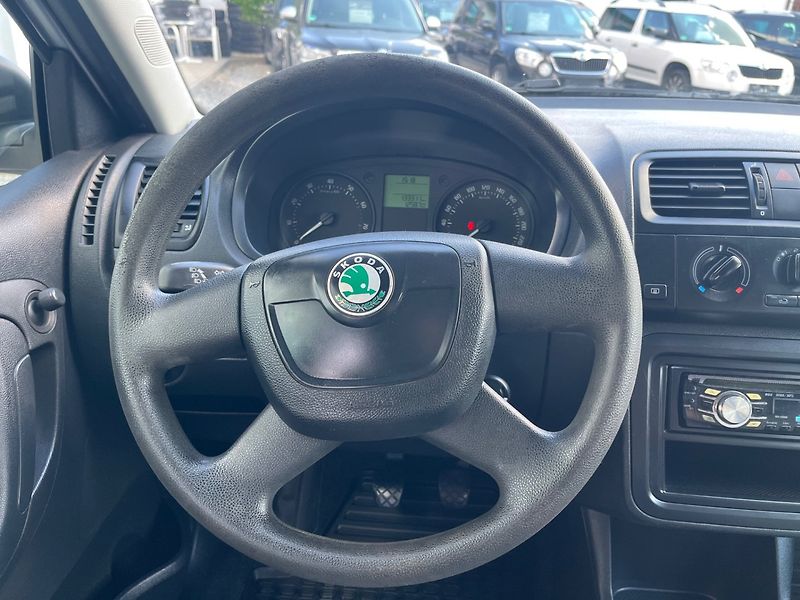 Škoda Fabia (2011) 1.4 16 V - fotka 9 z 25