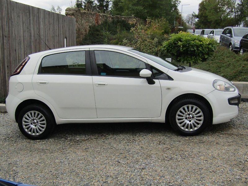 Fiat Punto (2011) 1.4I 57kW CNG - fotka 9 z 34