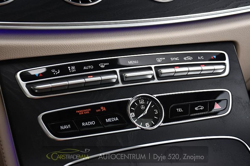 Mercedes-Benz Třídy E 400 4MATIC AMG ACC ČR HUD - fotka 30 z 53