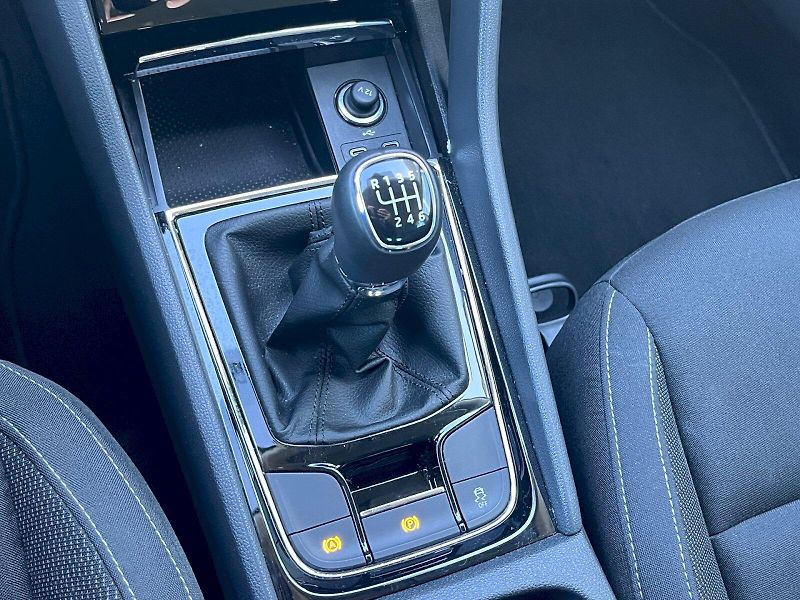 Škoda Karoq (2025) Drive 1,5TSI 110kW 6-ti. st. m - fotka 29 z 35