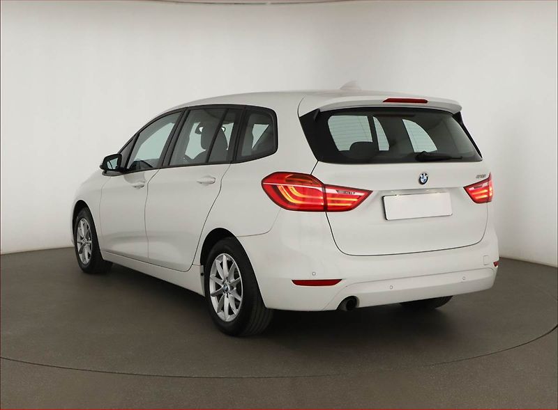BMW Řada 2 (2016) 218i Gran Tourer, Automat - fotka 4 z 13