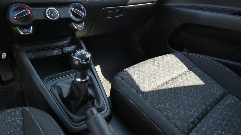 Kia Rio 1,2 DPi Comfort - fotka 6 z 22