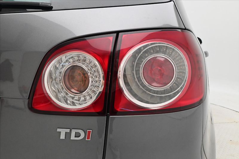 Volkswagen Golf Plus 1,6 TDI 77kW KLIMA Tažné - fotka 28 z 29
