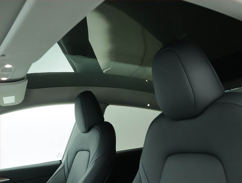 Tesla Model Y (2023) Long Range AWD 79kWh, SoH 91% - fotka 18 z 23