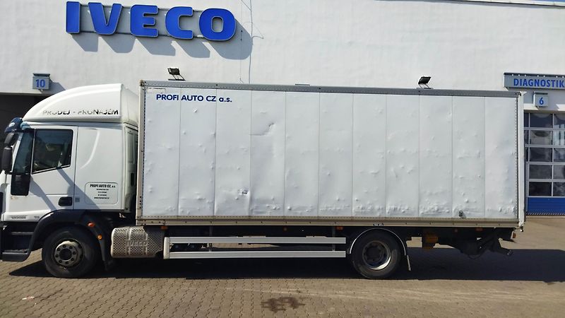 Iveco Eurocargo skříň s hydraulickým čelem - fotka 4 z 12