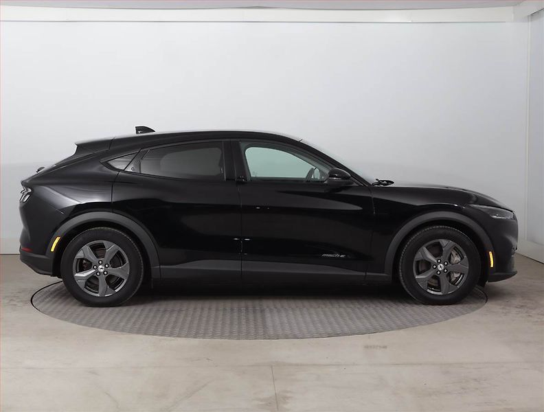 Ford Mustang Mach-E (2021) Extended Range RWD, SoH 93% - fotka 6 z 21