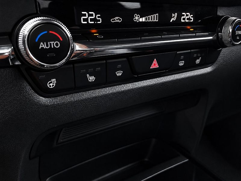 Mazda CX-30 (2022) 2.0 SKYACTIV-X 137kW COSMO 4x4 - fotka 33 z 42