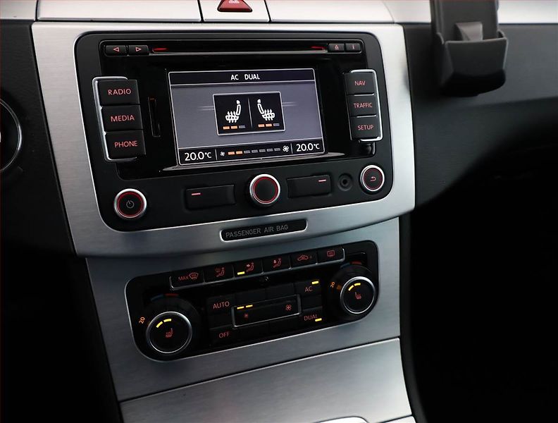 Volkswagen Passat (2010) 2.0 TDI, Automat, po STK - fotka 10 z 17