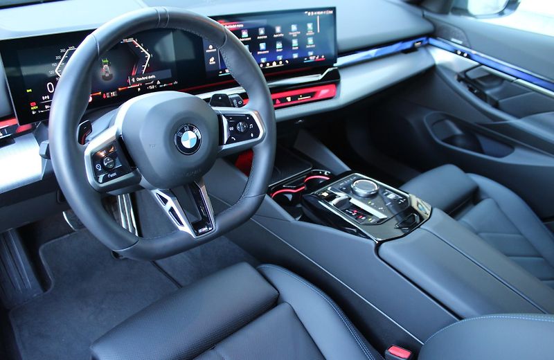 BMW Řada 5 BMW 520d xDrive Touring - fotka 4 z 28
