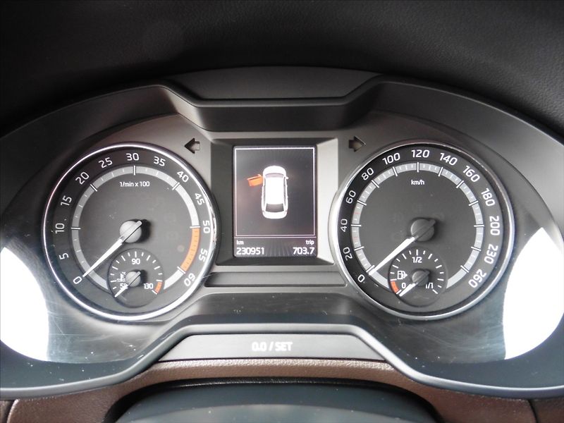 Škoda Octavia 2,0 TDi Combi 4x4 DSG Scout - fotka 10 z 17