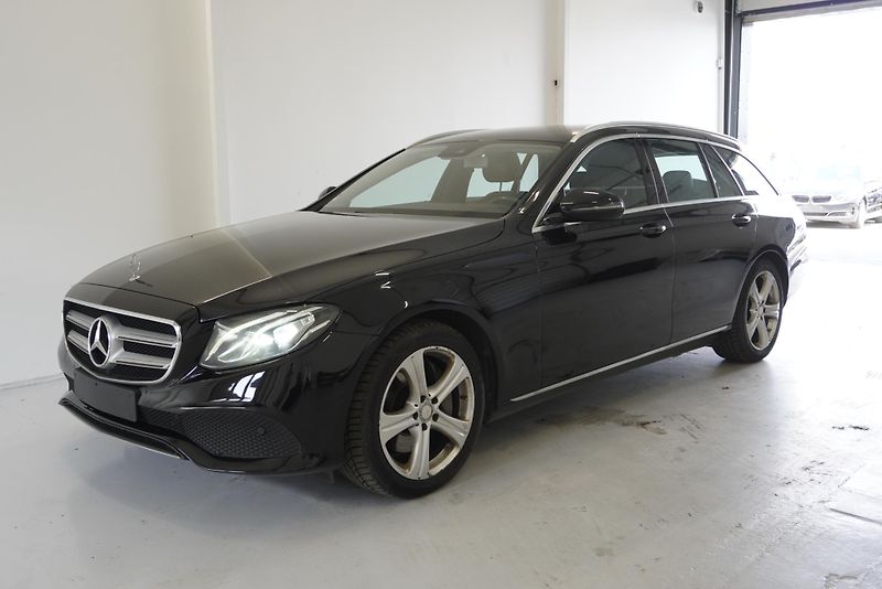 Mercedes-Benz Třídy E 3,0D V6 AUTOMAT - fotka 1 z 27