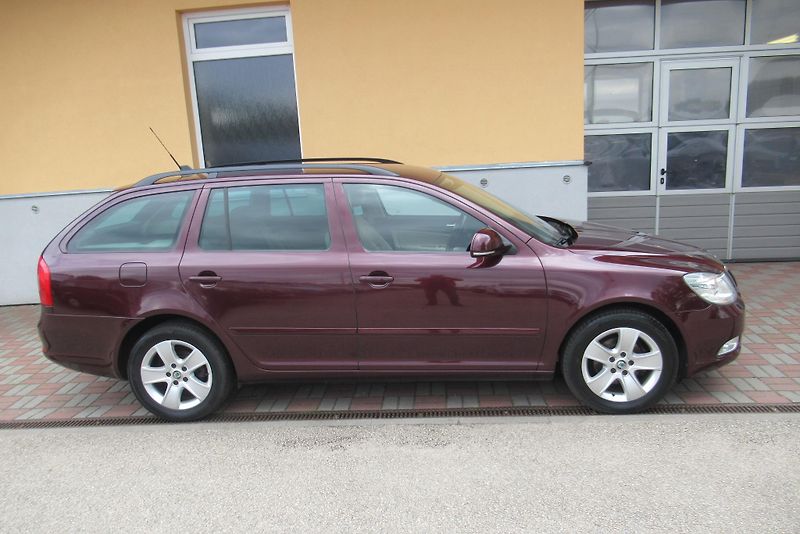 Škoda Octavia 1.6 TDi ELEGANCE WEBASTO TAŽNÉ - fotka 3 z 20
