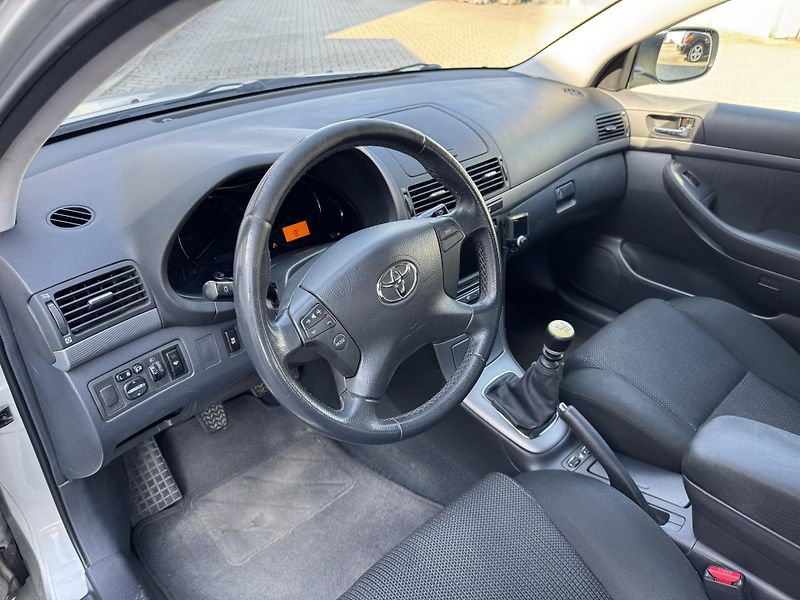 Toyota Avensis 2,0D-4D, ČR, 2.MAJ. - fotka 8 z 15