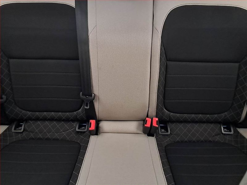 Škoda Fabia (2015) 1.2 TSI, ČR,1.maj - fotka 10 z 15