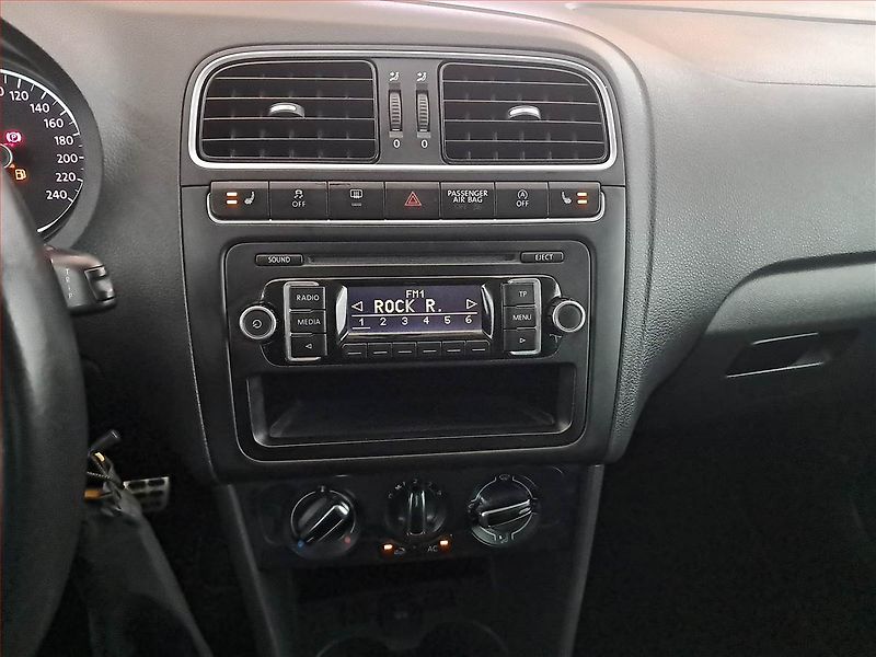 Volkswagen Polo (2012) 1.6 TDI, Tempomat - fotka 12 z 17