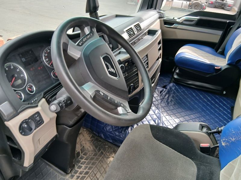 MAN TGX18.460 XXL EURO 6 POŠKOZENÝ - fotka 11 z 19