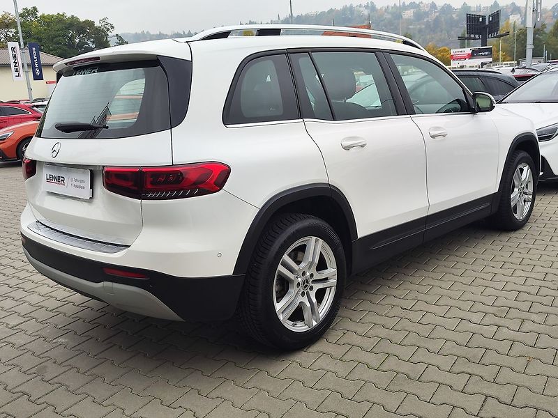 Mercedes-Benz GLB 200d/4Matic AT ČR 1.Maj 7Míst - fotka 5 z 31