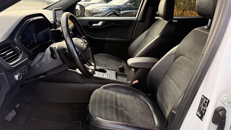 Ford Kuga (2022) 2.0d ST-Line,4x4,ČR,SERVIS - fotka 32 z 44