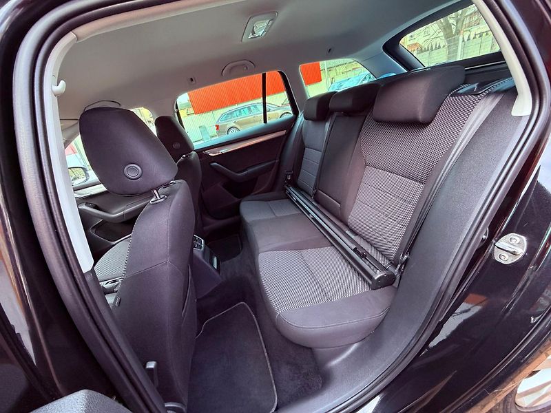 Škoda Octavia 2.0 TDi DSG Style, Navi - fotka 11 z 25
