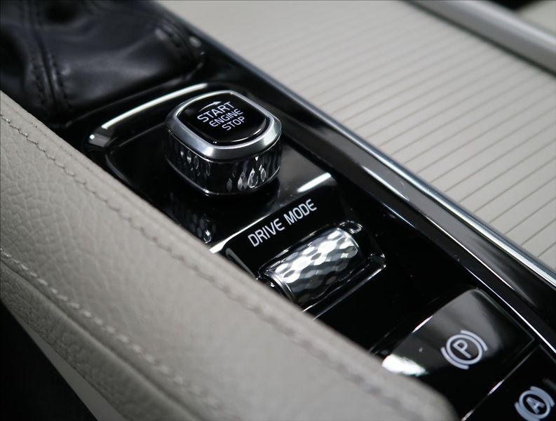Volvo S90 2,0 D5 AWD INSCRIPTION - fotka 37 z 54