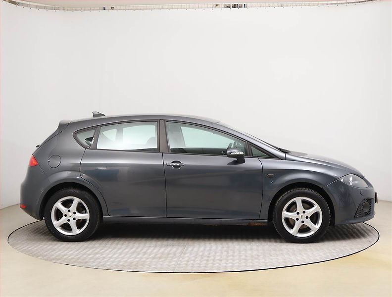 Seat Leon (2008) 2.0 TDI, nová STK, zamluveno - fotka 6 z 16