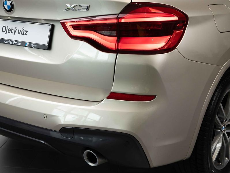 BMW X3 xDrive 20D - fotka 9 z 22