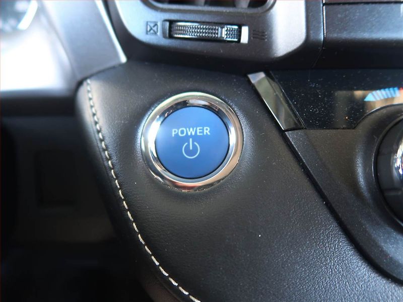 Toyota RAV4 (2016) 2.5 Hybrid - fotka 16 z 17