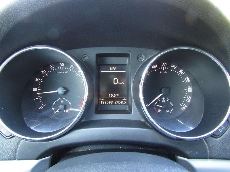 Škoda Yeti (2011) 1.6 TDI  77kW NOVÁ SPOJKA - fotka 27 z 37