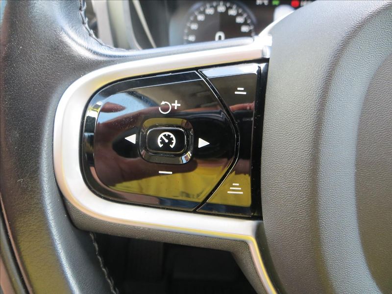 Volvo V60 2,0 D 145kW Momentum mHEV AUT - fotka 18 z 23