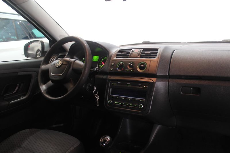 Škoda Fabia (2011) 1.2TSI 63kW Klima  - fotka 22 z 27