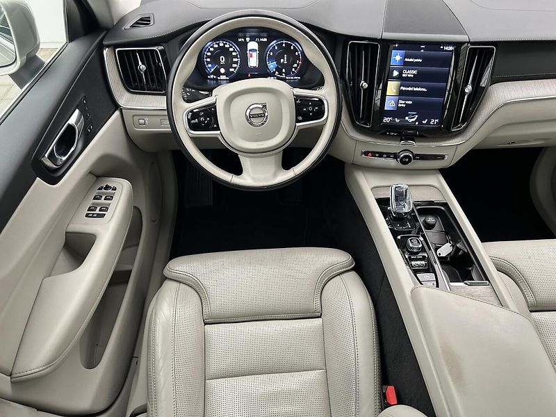 Volvo XC60 2.0 B5 4x4 Inscription - fotka 15 z 38