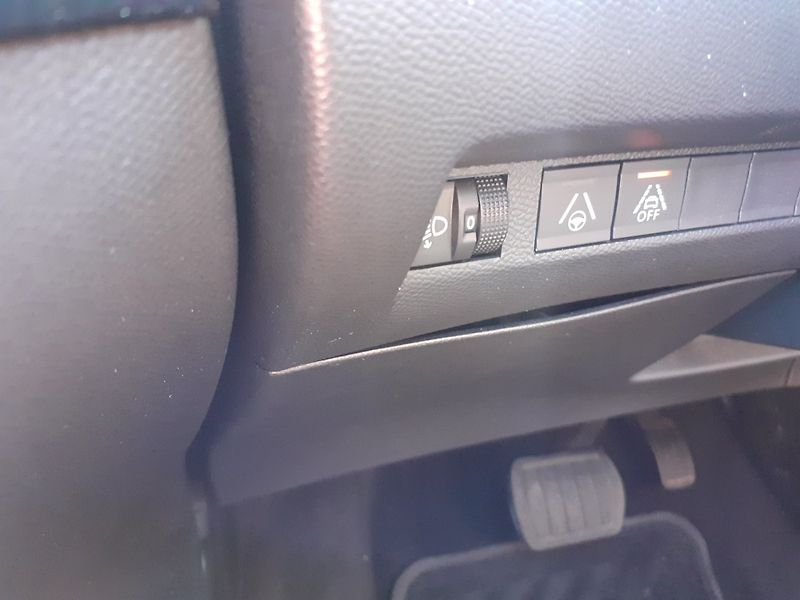 Peugeot 208 (2023) ELEKTRO 100Kw NAVIGACE - fotka 11 z 39