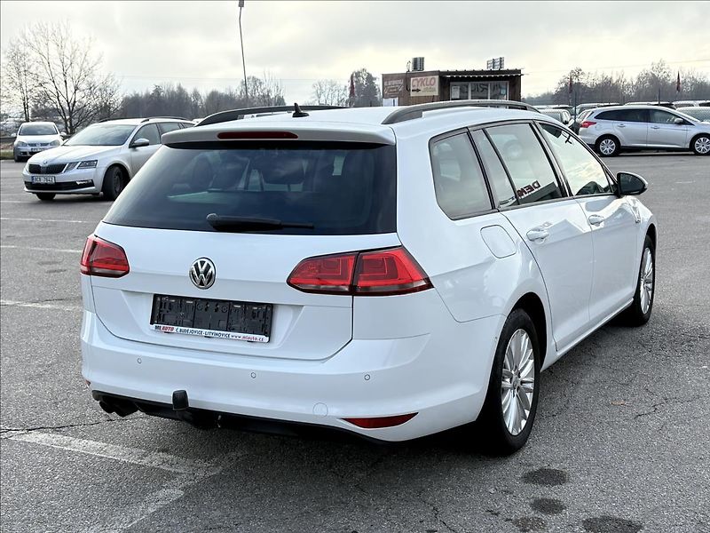 Volkswagen Golf 2,0 TDi 110kW CUP,Navi,Výhřev - fotka 2 z 40